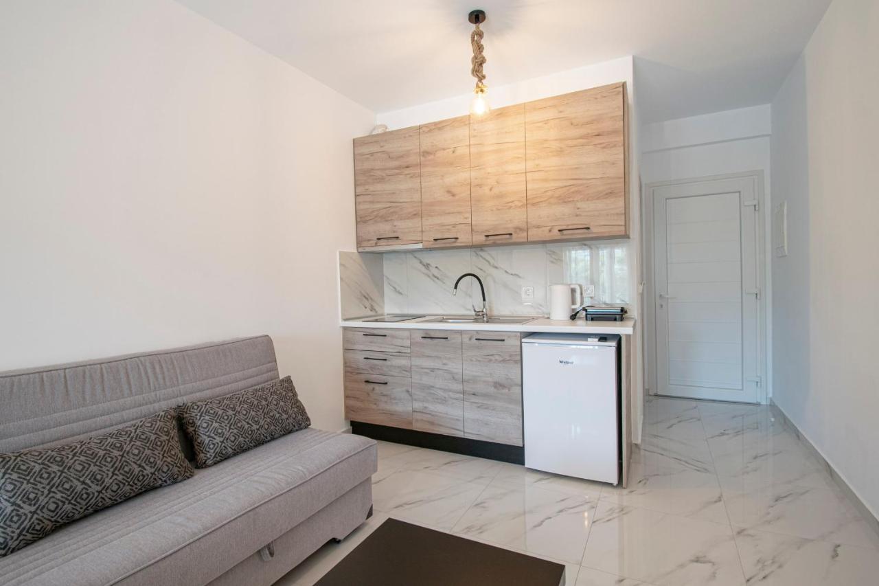 Nikiti Central Suites By Travel Pro Services - Nikiti Halkidiki Bagian luar foto